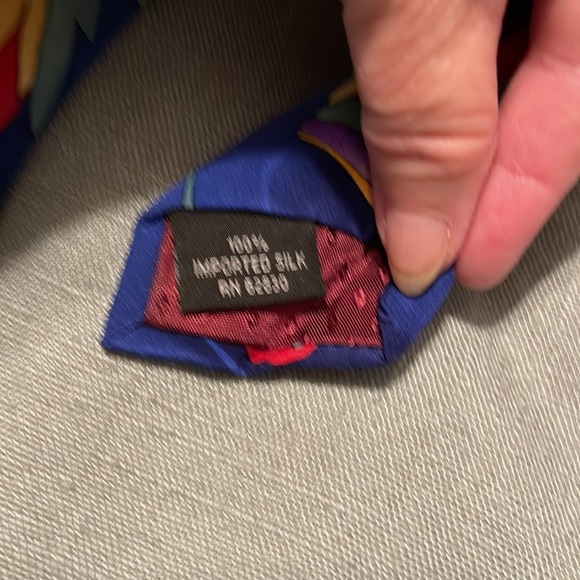 J. Garcia collectible Man’s Tie 100% Silk - Picture 4 of 4